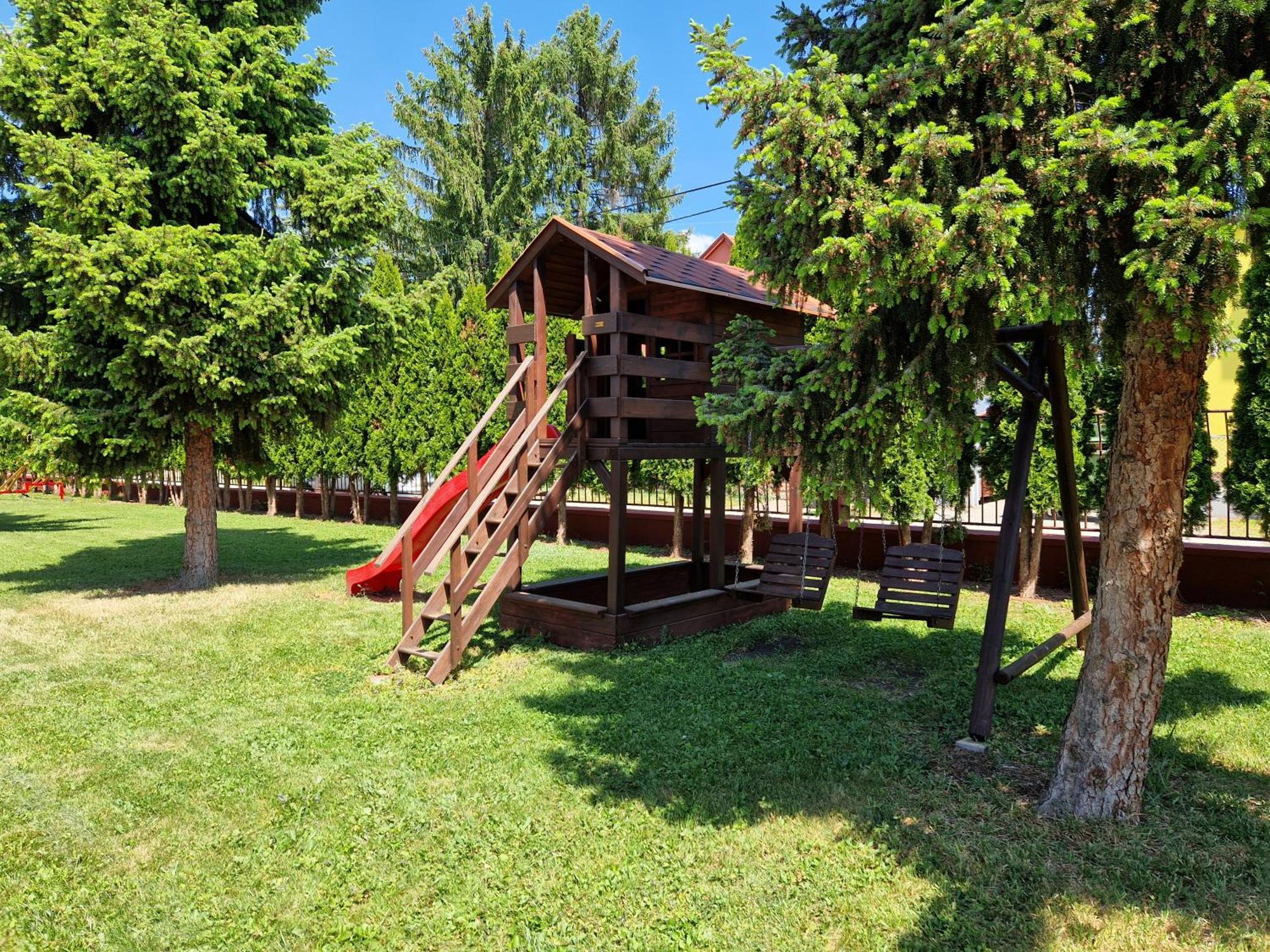 Boglarka Apartmanhaz Mezőkövesd Exterior foto