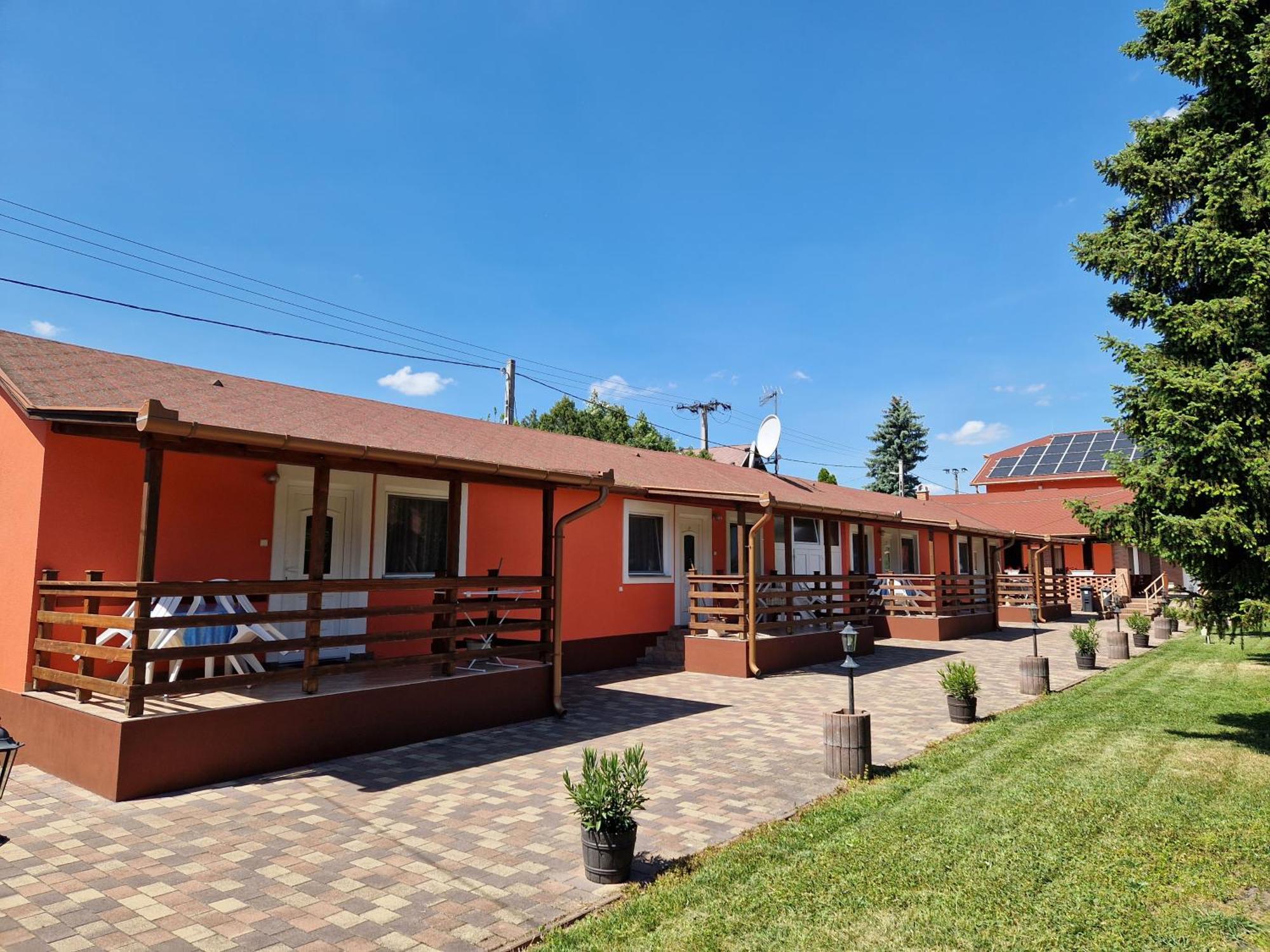 Boglarka Apartmanhaz Mezőkövesd Exterior foto