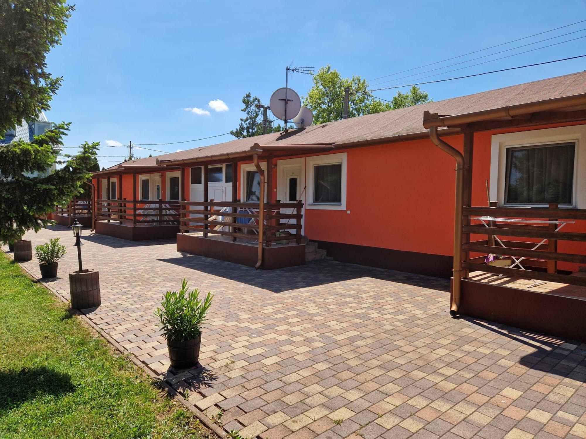 Boglarka Apartmanhaz Mezőkövesd Exterior foto