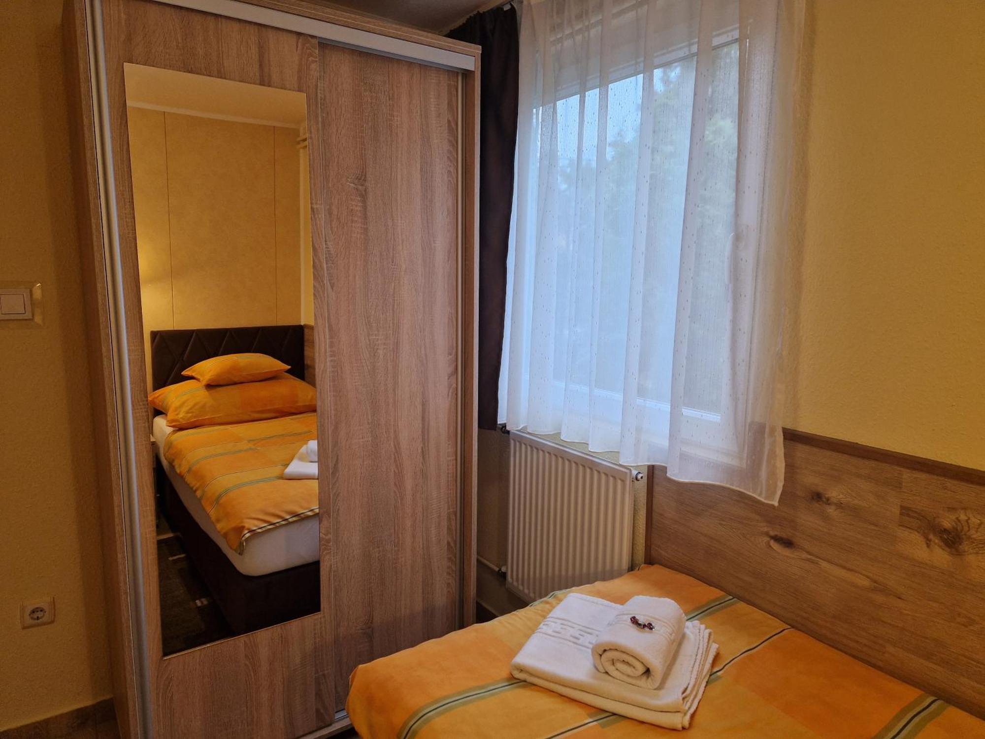 Boglarka Apartmanhaz Mezőkövesd Exterior foto