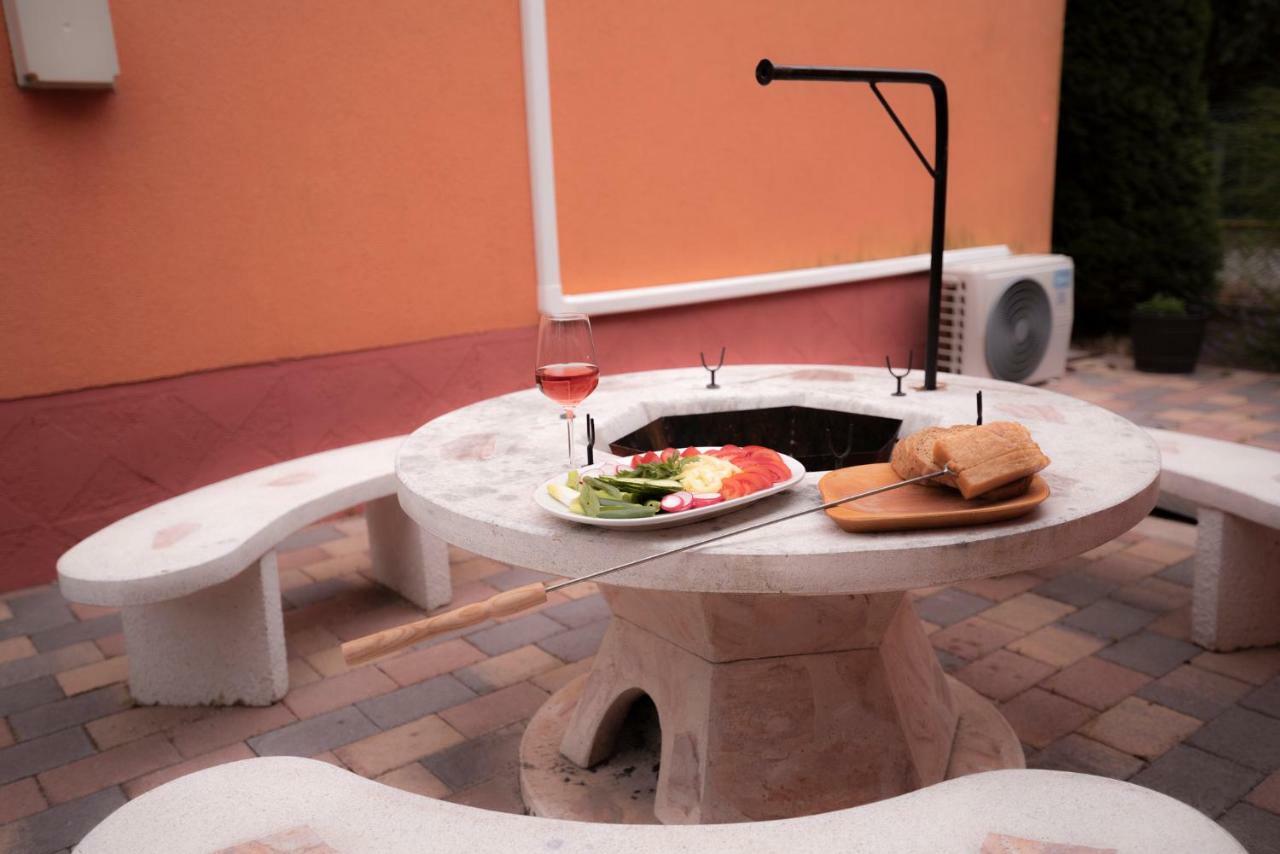 Boglarka Apartmanhaz Mezőkövesd Exterior foto
